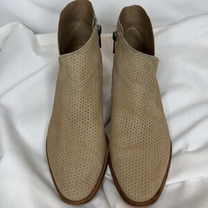 Vince Camuto Arendara Bootie Womens 8.5M Tortilla Suede Side Zip Perforated Boot